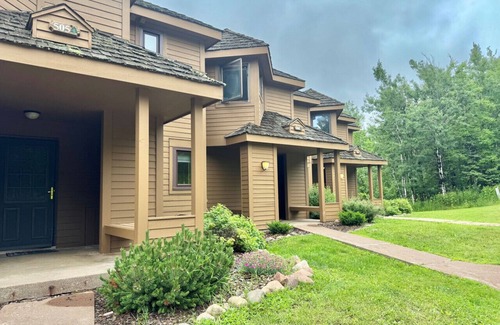 Lutsen House | Exec on Mtn Ski in out In unit Sauna Pool Hot Tub