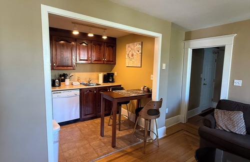 Waterford Valley Apartment | Executive 1 Bedroom Apartment Downtown St. John's, Midstream Manor Unit 5