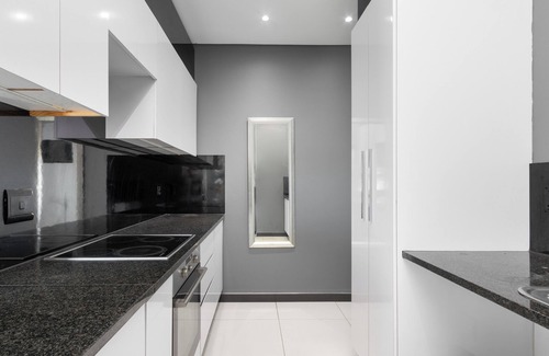 Observatory Apartment | Executive 2-Bedroom Apartment with 180° City Views in Cape Town