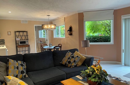 Cobble Hill House | Executive 2 bedroom suite on a private acreage - Pet Friendly.