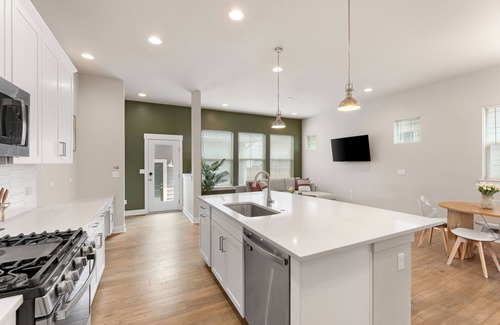 Northfield House | Executive 3BR DIA + Medical Hub Central Park