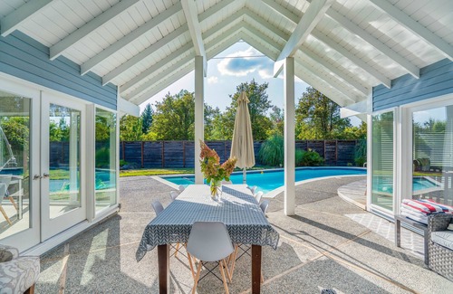 Clyde Hill House | Executive 4BR Home, Clyde Hill, Pet ok, Large Fenced Garden, WIFI, October %
