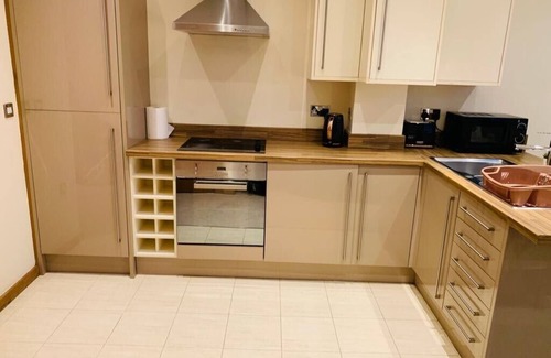 Sunderland Apartment | Executive Apartment a very short walk to the Sunderland metro and train station.