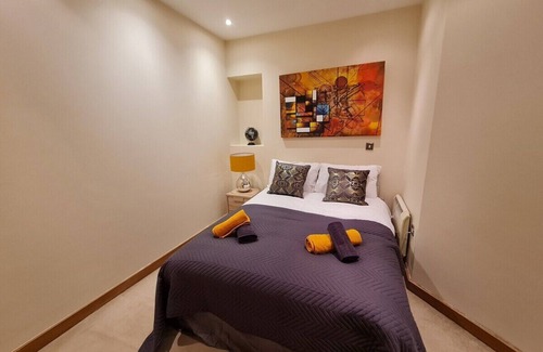 Sunderland Apartment | Executive Apartment a very short walk to the Sunderland metro and train station.