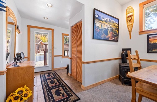 Braddock Hill Ski Chalet | Executive Chalet backs to the Swan River on Shuttle Route