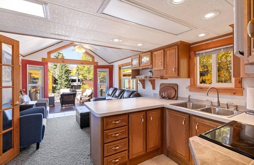 Braddock Hill Ski Chalet | Executive Chalet backs to the Swan River on Shuttle Route