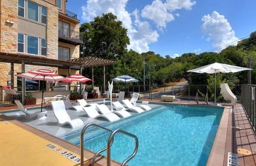 Barton Heights Condo | Executive Condo Steps from Downtown