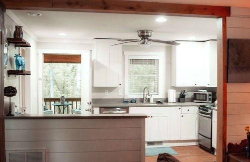Toccoa House | Executive Cottage, 5 star accommodations near historic downtown Toccoa.