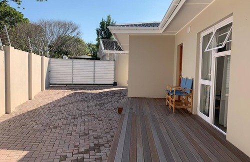 Port Elizabeth Cottage | Executive Cottage 5*