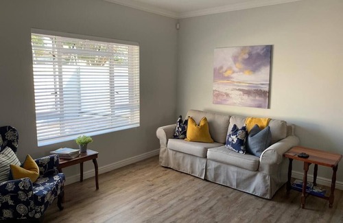 Port Elizabeth Cottage | Executive Cottage 5*
