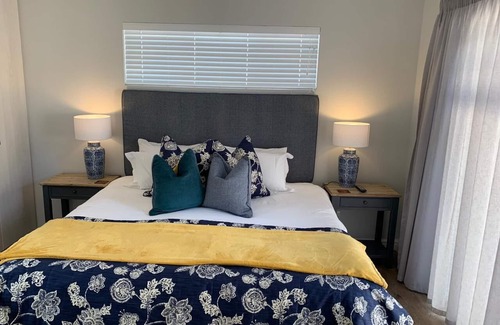 Port Elizabeth Cottage | Executive Cottage 5*