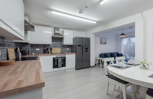 Renhold House | Executive Double Ensuite Room - Hosts 10 Guests