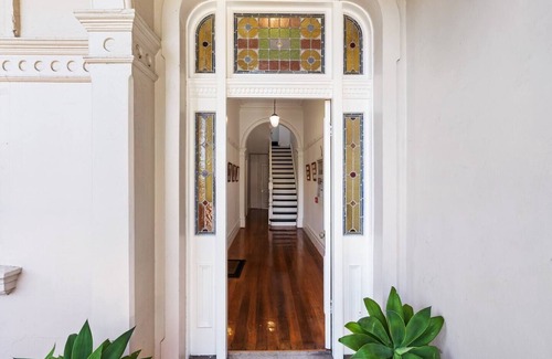 Ashfield Apartment | Executive Esperanza Stay in a Victorian Manor