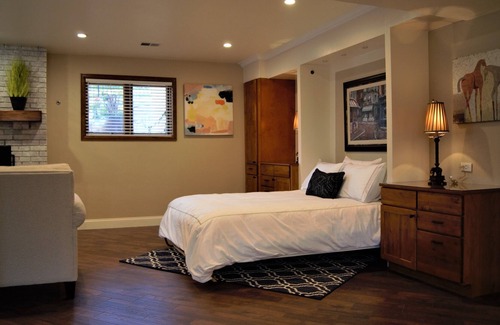 Ken Caryl Ranch Plains House | Executive Fully Furnished 1000+ sf 1 Bedroom Garden Level Guest Unit