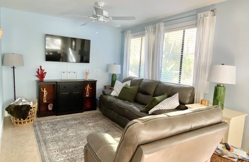 St. Simons Island House | Executive Golf Villa awaiting your arrival! Five min walk to Sea Palms Golf Club
