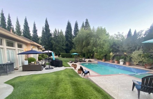 Gilroy House | Executive gorgeous gated retreat in wine country.