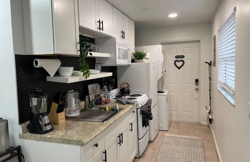 Lake Mary Cottage | Executive Guesthouse Retreat – Private Pool & King Suite