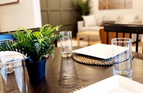 Hampton Apartment | Executive Haven: Stylish and Expansive 1/1 Apartment for Business Travelers