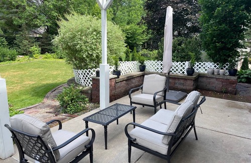 Eagan House | Executive home nearby Twin Cities, MOA, MSP airport, etc.