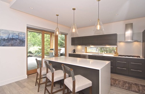 Whistler House | Executive Home, Nicholas North Golf course and Green Lake area