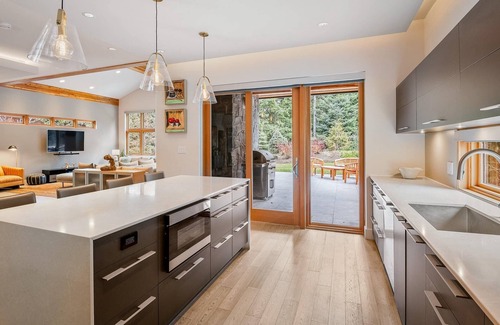 Whistler House | Executive Home, Nicholas North Golf course and Green Lake area