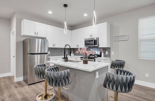 Humble Apartment | Executive Home Private Yard Free Parking Pets