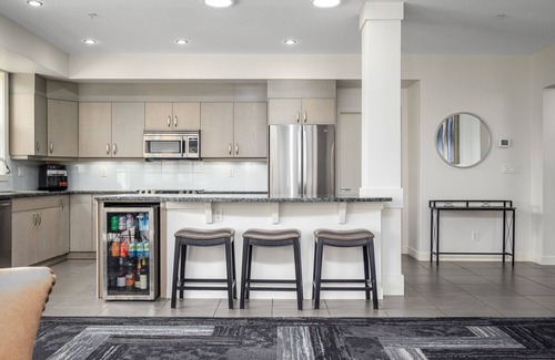 Vernon Resort | Executive Lakefront, 3 bed, 3 bath, boat slip, pool, hot tub, private beach