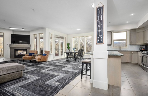 Vernon Resort | Executive Lakefront, 3 bed, 3 bath, boat slip, pool, hot tub, private beach