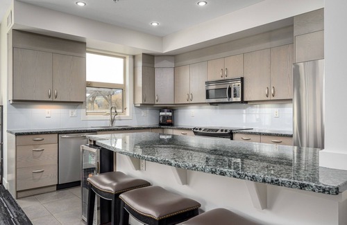 Vernon Resort | Executive Lakefront, 3 bed, 3 bath, boat slip, pool, hot tub, private beach