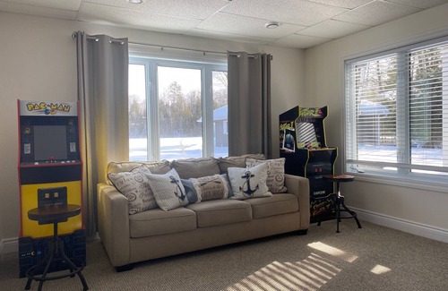 Faraday House | Executive Lakefront Cottage on Bay Lake