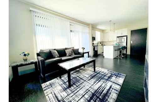 Clayton-Tamm Apartment | Executive Level Suite w/ Free Garage Parking (519)