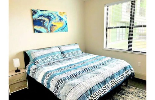 Clayton-Tamm Apartment | Executive Level Suite w/ Free Garage Parking (519)