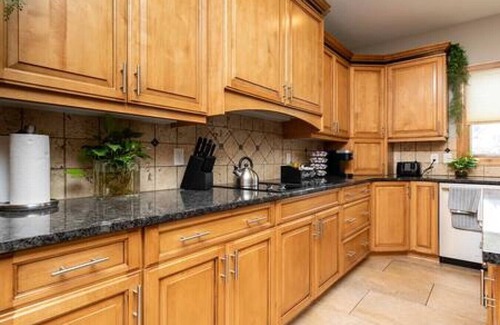 West Des Moines House | Executive Living 2min to Jordan Creek 6 bed/5 bath near Jordan Creek Mall!