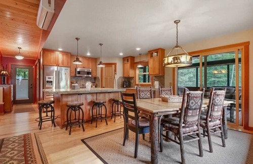 Stone Lake Cabin | Executive Luxury on LCO, Hayward