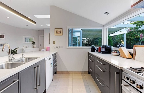 Birkenhead House | Executive Retreat minutes to Takapuna and CBD