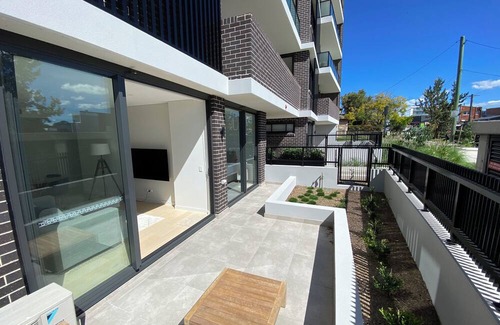 Engadine Apartment | Executive Oasis | Chic 1BR + Courtyard Retreat