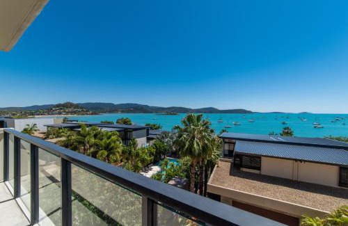 Airlie Beach Apartment | Executive on Whisper Bay - Cannonvale