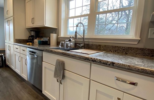 Bridgeport House | Executive Oneida Lake Vista in Bridgeport, NY