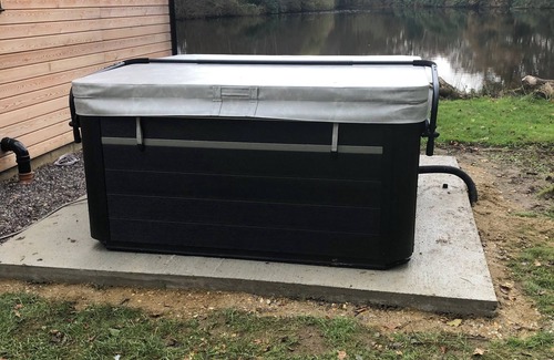 Worth House | Executive retreat getaway featuring Professional hot tub. Hydropool luxury.