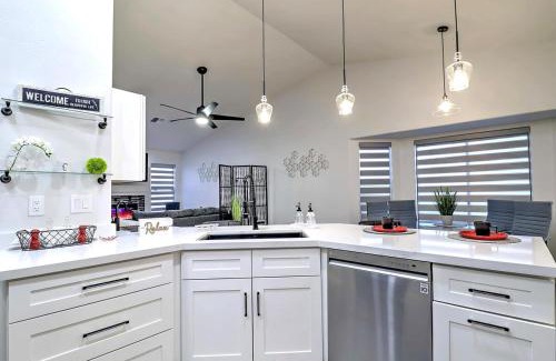 Glendale House | Executive Retreat near State Farm Stadium