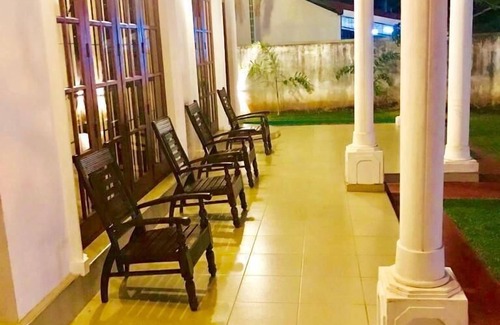 Negombo Villa | EXECUTIVE ROOM WITH BALCONY AND PRIVATE LOBBY