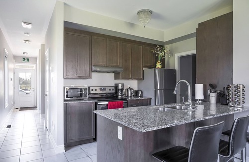 The Blue Mountains House | Executive Snowbridge 4 Bedroom Townhome Located in Resort Zone with Pool/Shuttle