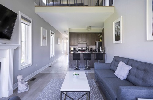 The Blue Mountains House | Executive Snowbridge 4 Bedroom Townhome Located in Resort Zone with Pool/Shuttle