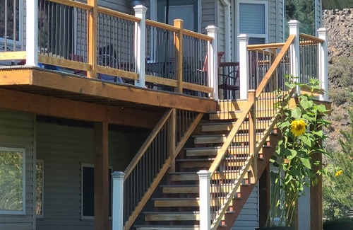 Buhl House | Executive Stay, Golf, Fish, Hike, Walk, Spacious Home, Quiet and Peaceful