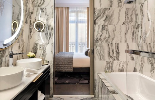 Champs-Elysees Apartment | Executive Studio With Aircon In Champs Elysees