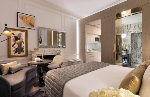 Champs-Elysees Apartment | Executive Studio With Aircon In Champs Elysees