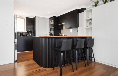 Subiaco Apartment | Executive style first floor apartment with loft