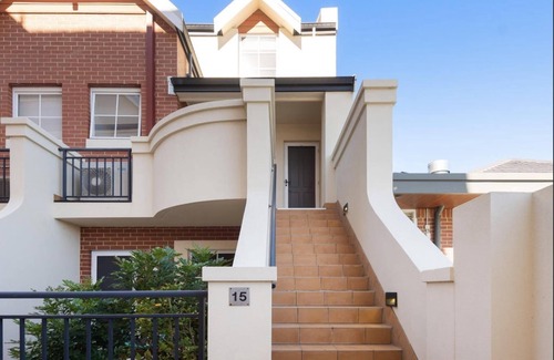 Subiaco Apartment | Executive style first floor apartment with loft