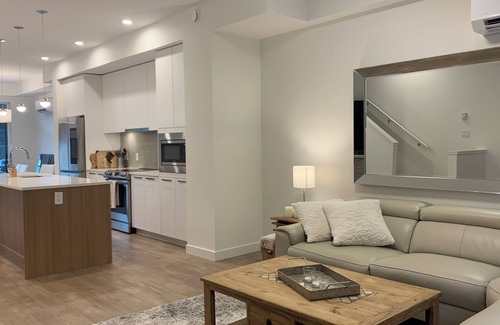 Britannia Beach House | Executive Townhome w/Ocean & Mountain Views