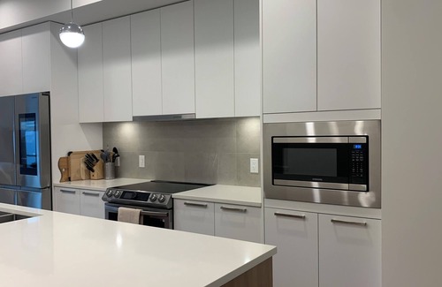 Britannia Beach House | Executive Townhome w/Ocean & Mountain Views